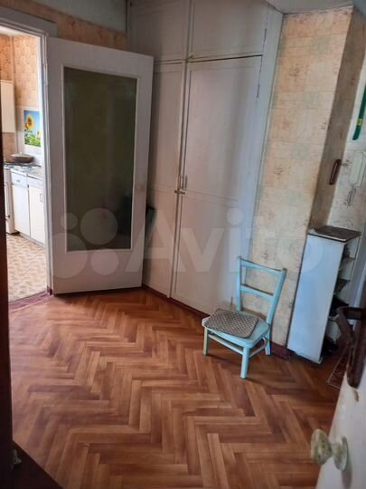 Доля в 2-к. квартире, 60 м², 8/9 эт.