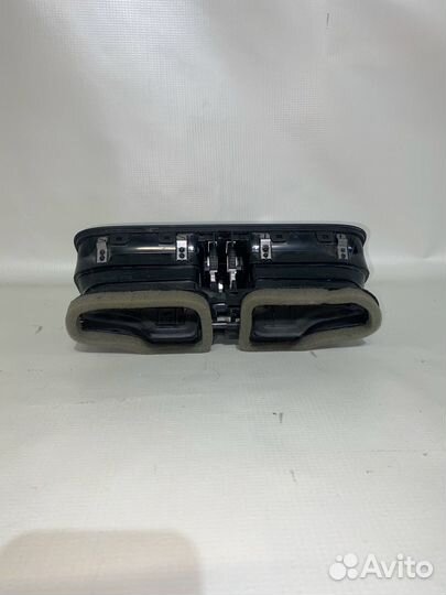 Volkswagen Polo 09- Дефлектор воздушный центр 427