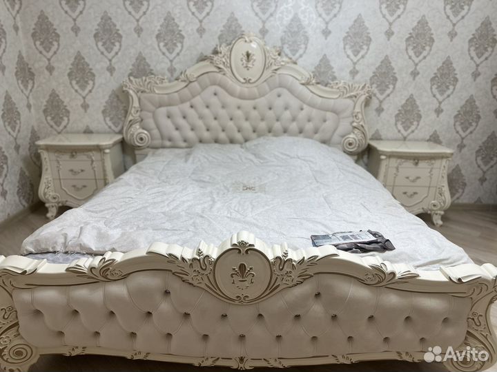 Спальный гарнитур с матрсом