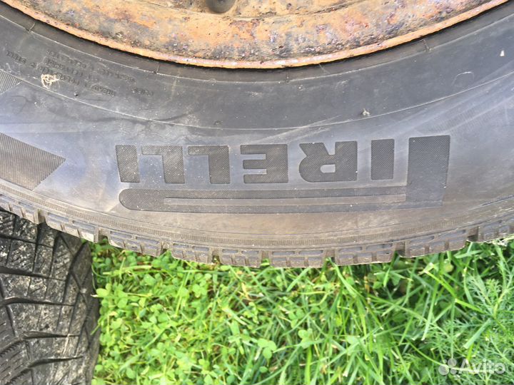 Pirelli Ice Zero FR 215/60 R16 99