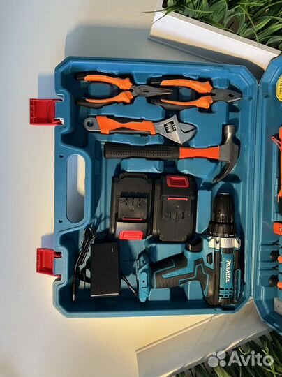 Набор инструментов с шуруповертом makita