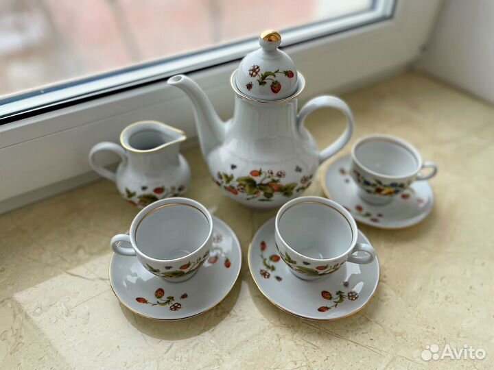 Фарфоровый кофейный сервиз