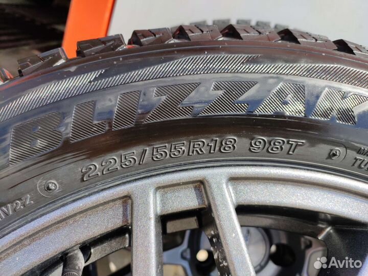 Bridgestone Blizzak DM-V2 225/55 R18