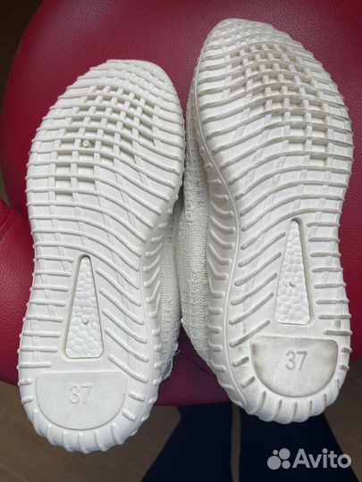 Новые изики 37 кроссовки