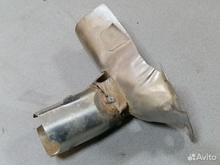 Термокожух вып.коллект.на карбюр.Audi 80 B3 1990