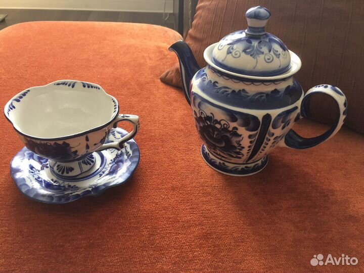 Чашка и заварочный чайник гжель