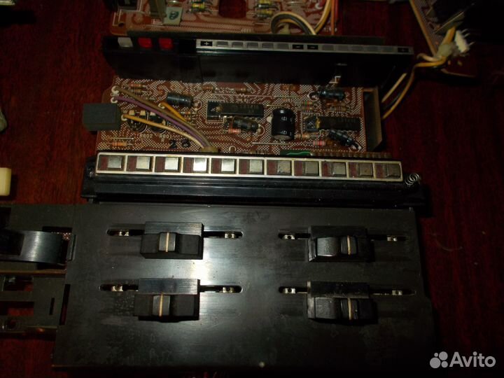 Магнитолы в разбор Sharp GF 555 x,Hitachi TRK- W3W