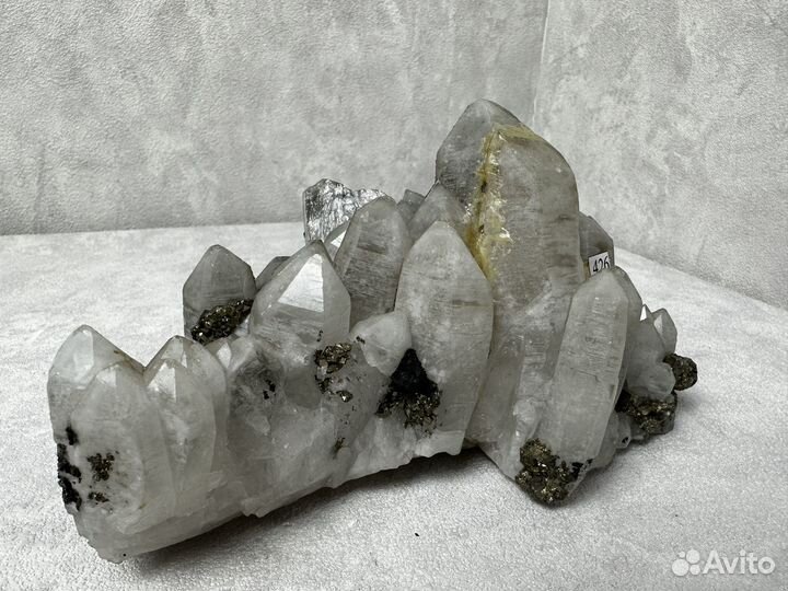 Друза кварца с казолитом, флюоритом, марматитом