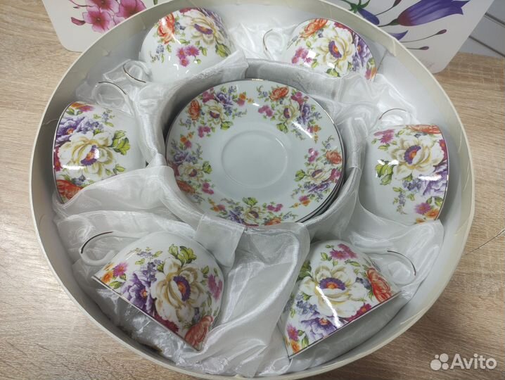 Набор в круглой коробке на 6 персон