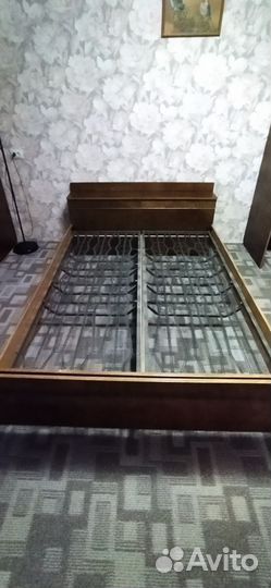 Кровать