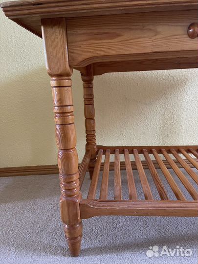 Деревянный стол