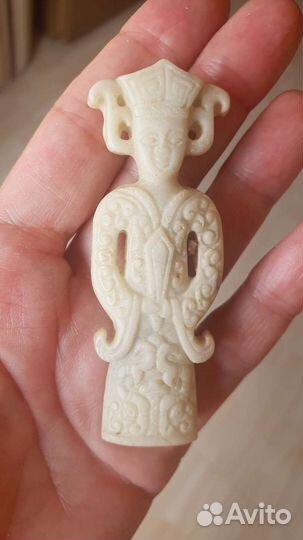 Антикварные амулеты из нефрита