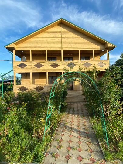 Дом 200 м² на участке 10 сот.