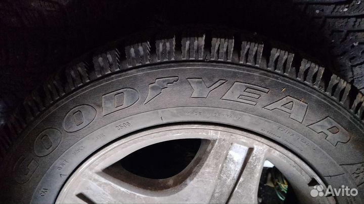 Goodyear UltraGrip 500 225/60 R16