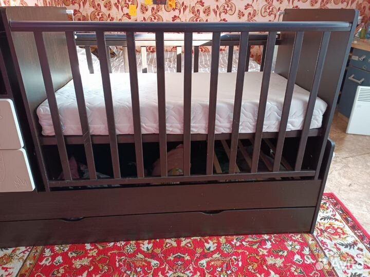 Детская кроватка с пеленальным комодом