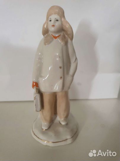 Статуэтка Мальчик с портфелем