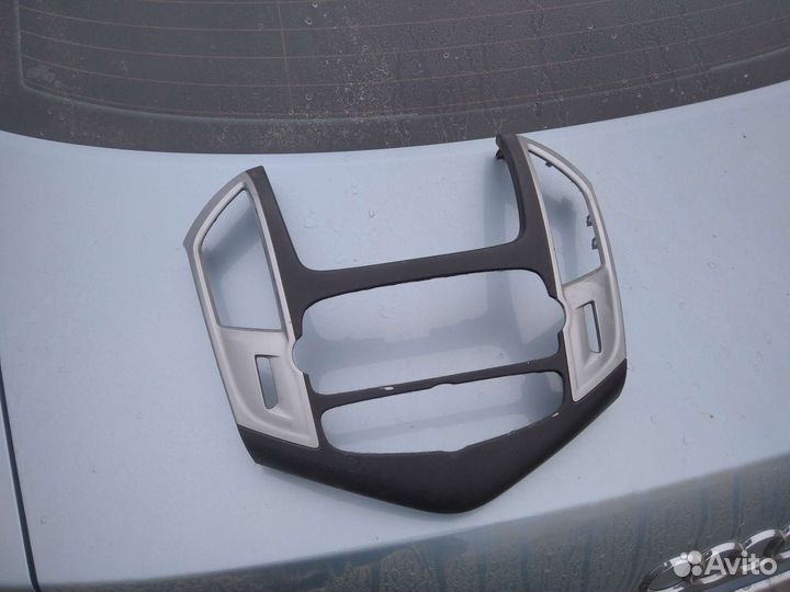 Рамка магнитолы Шевроле cruze