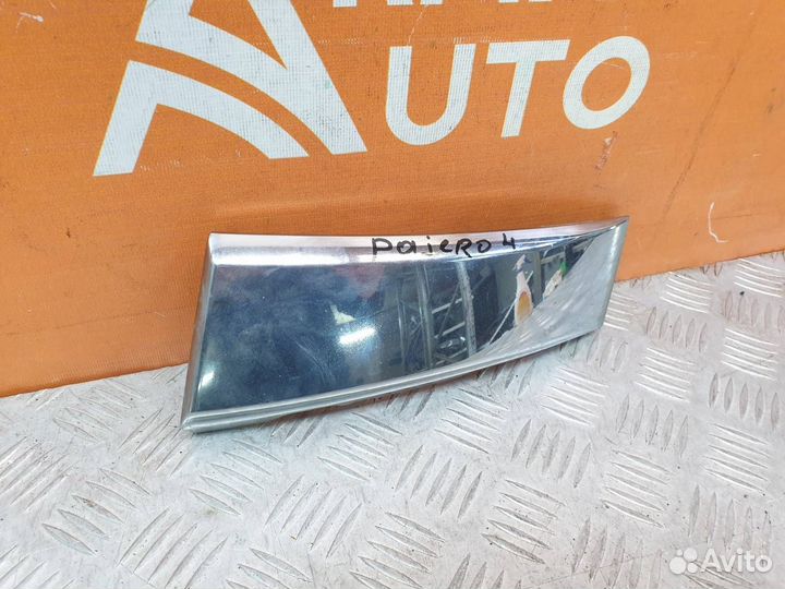 Накладка решетки радиатора левая Mitsubishi Pajero