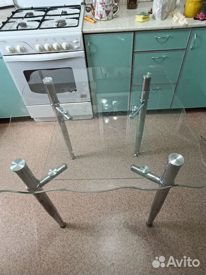 Стол и стулья