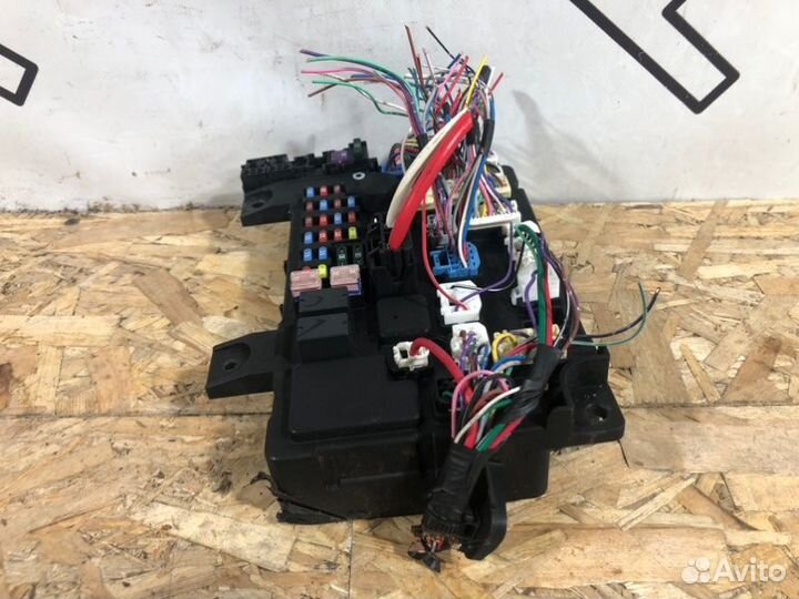 Блок предохранителей Mitsubishi Outlander 3