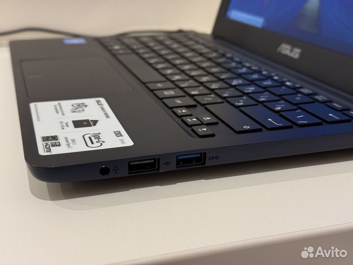 Нетбук Asus e202s синий