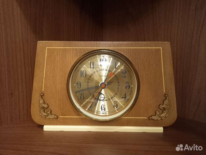 Часы настольные Янтарь Кварц ссср, Молния СССР