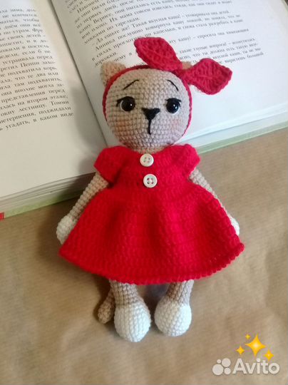 Вязаная игрушка Кошечка