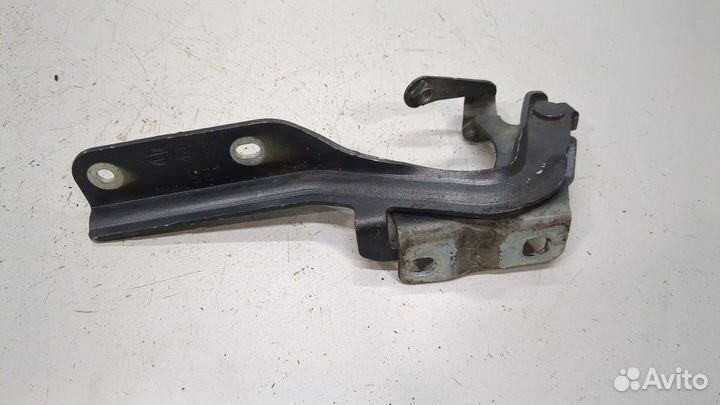 Петля капота правая Nissan Juke