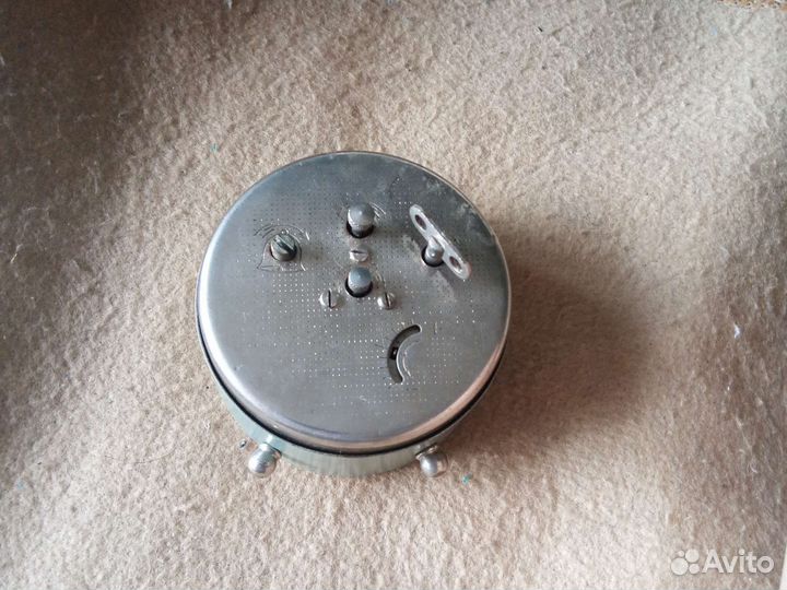 Часы будильник севани сделано в СССР