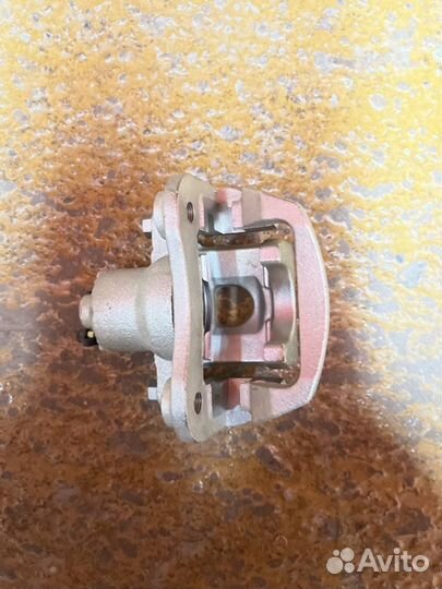 Суппорт тормозной задний левый T600 мех. Ручник