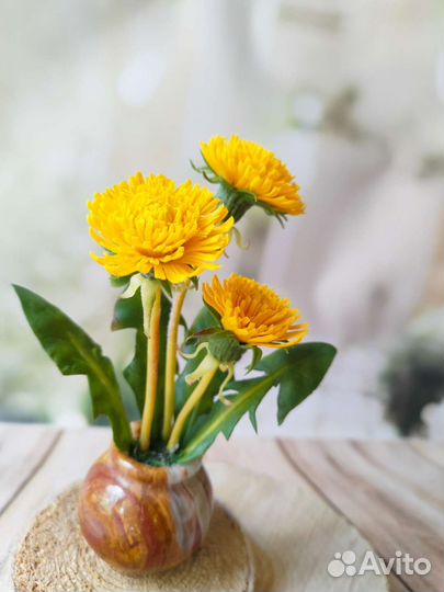 Цветы одуванчики из холодного фарфора в ониксе