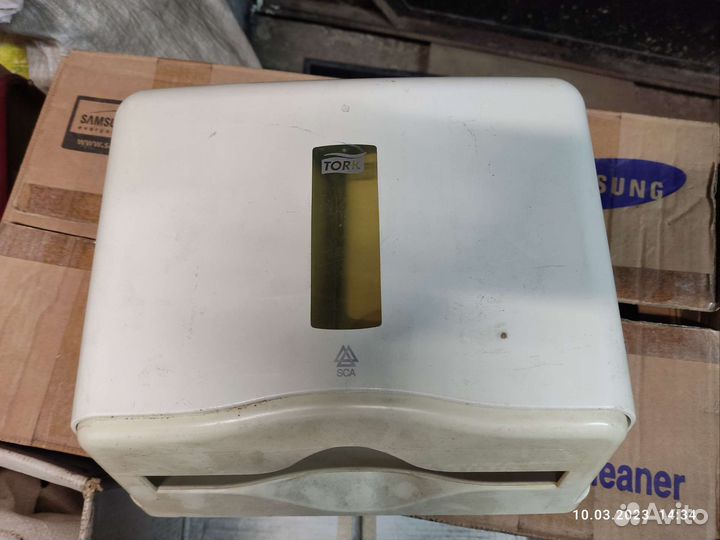 Диспенсер для бумажных полотенец tork