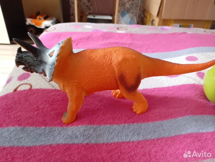 Динозавры игрушки