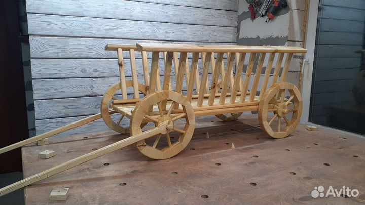 Садовая декоративная телега