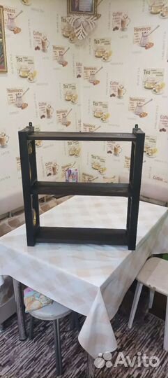 Полка из дерева и железа