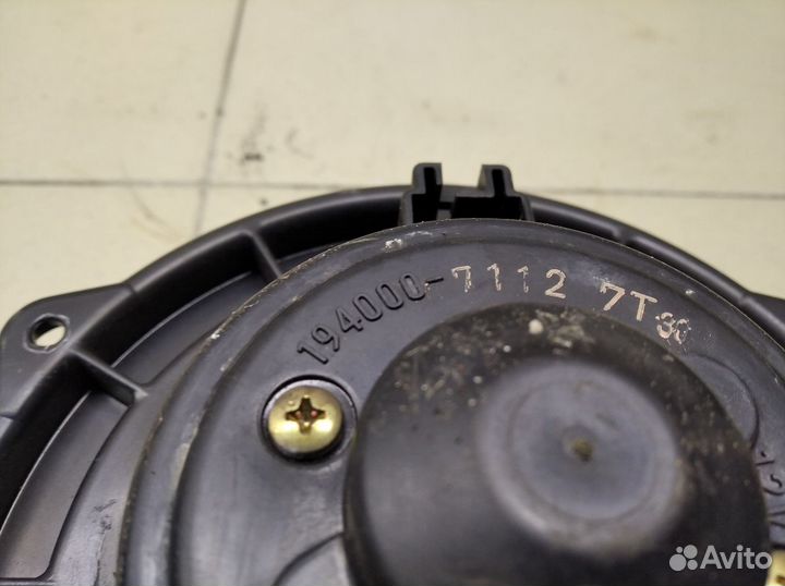 Б/У Б/У Моторчик отопителя 8710360220 toyota