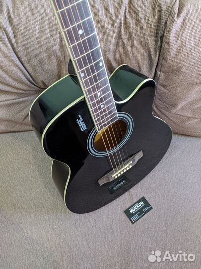 Гитара с чехлом