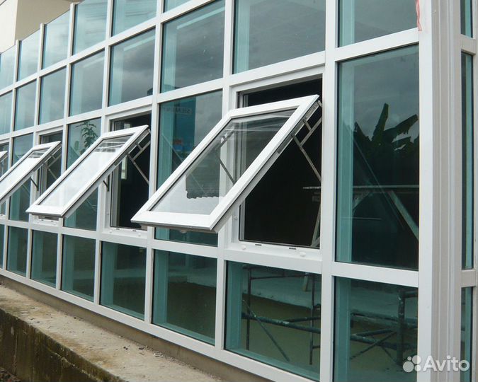 Безрамное остекление офисов