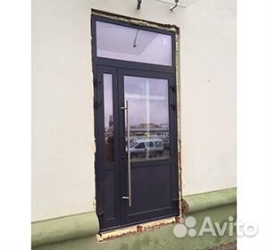 Дверь алюминиевая