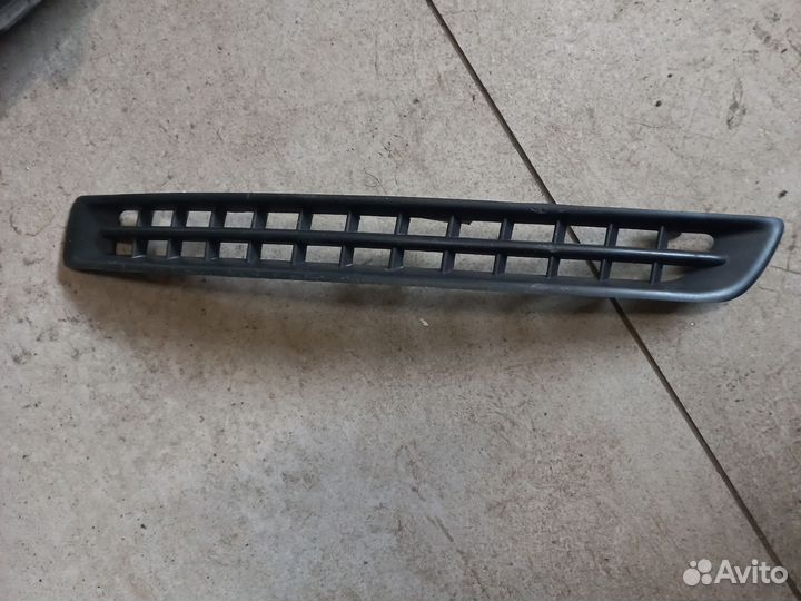 Решетка бампера левая на Volvo XC90