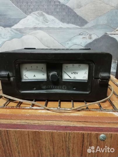 Зарядное устройство