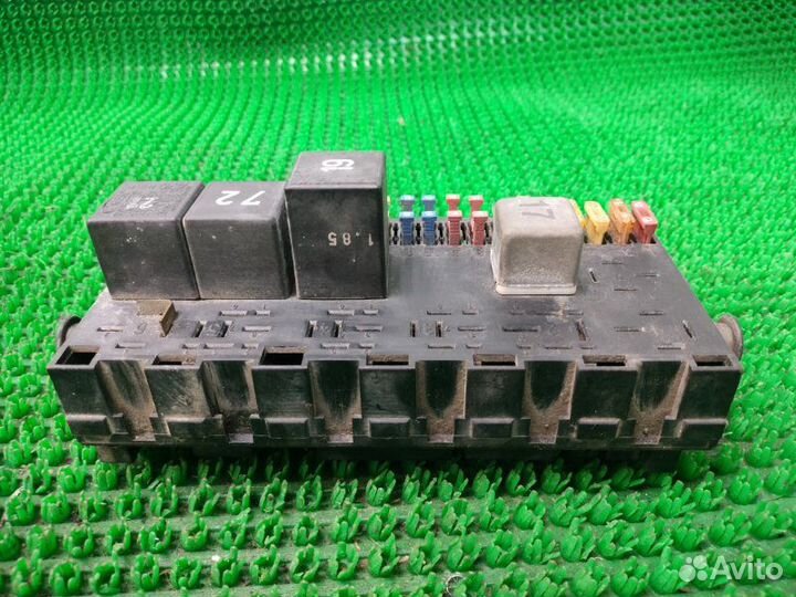 Блок предохранителей Volkswagen Golf 2 HK 1985