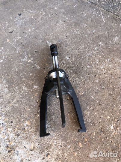 Съемник трёхлапый