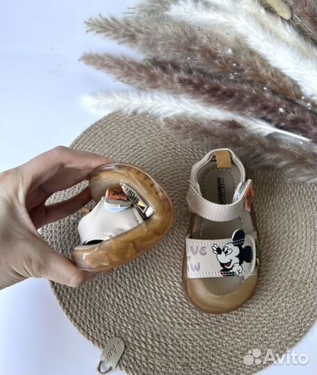 Новые светящиеся сандали 22,23