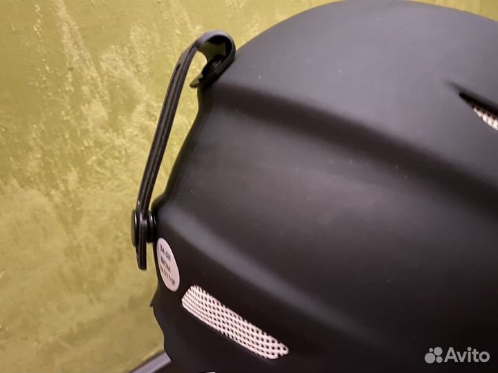 Горнолыжный шлем