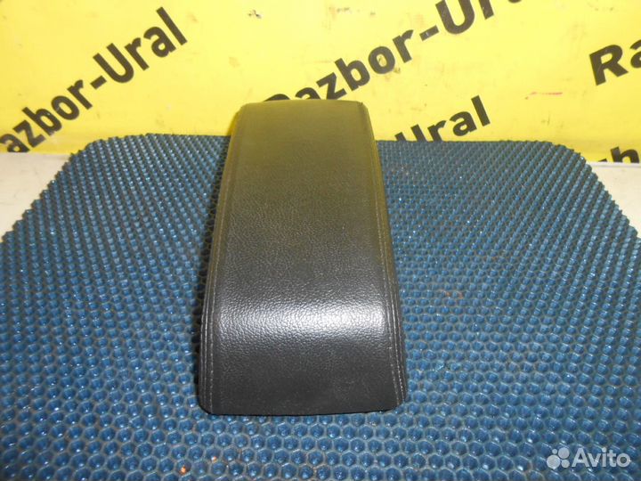 Подлокотник Ниссан Блюберд U14