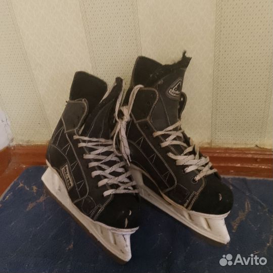 Коньки хоккейные