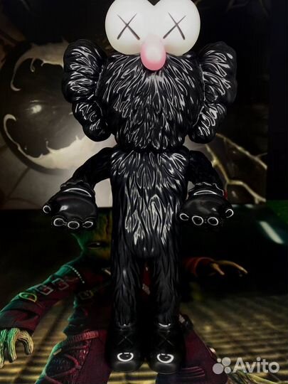 Коллекционная игрушка kaws(кавс)