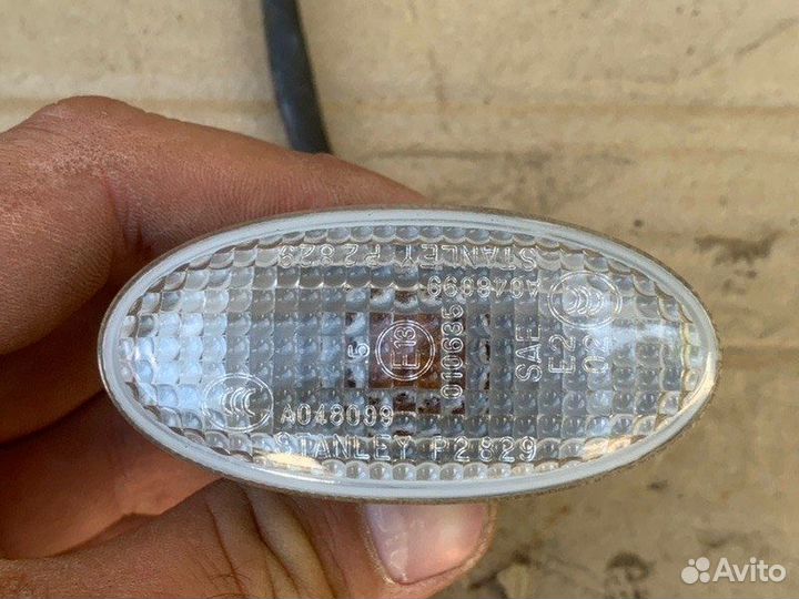 Повторитель поворота в крыло передний Mazda Mazda