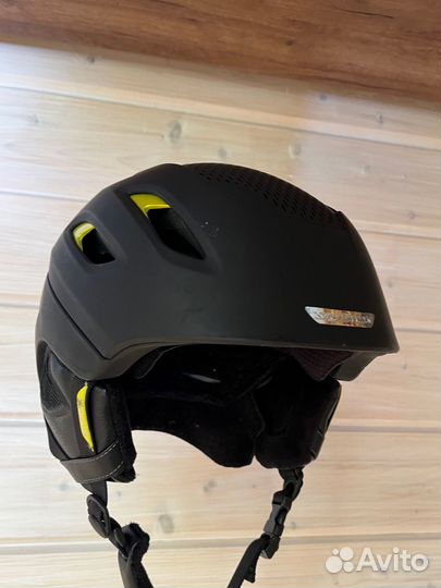 Горнолыжный шлем